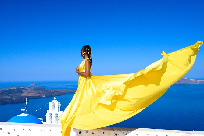 Santorini 2h Private Flying Dress Photoshoot with Transportation - Your Photos: 40 Edited Digital Images, No Watermarks