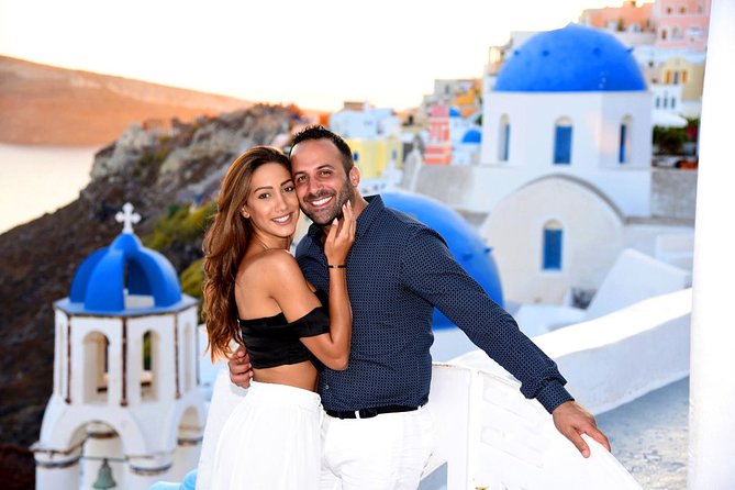 Santorini 3 hours Photo Tour with your personal Photographer - How the posing and guidance changes everything