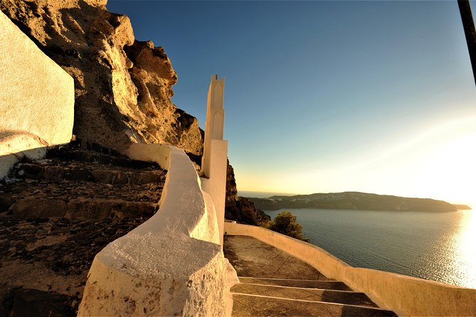 Santorini 3-Winery Tour with 12 Wine Tastings and Oia Sunset - Stop 4: Oia’s main street for sunset