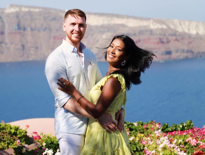 Santorini: 40-minute Photoshoot in Oia - Crowd-smart viewpoints (and why it saves your vacation)