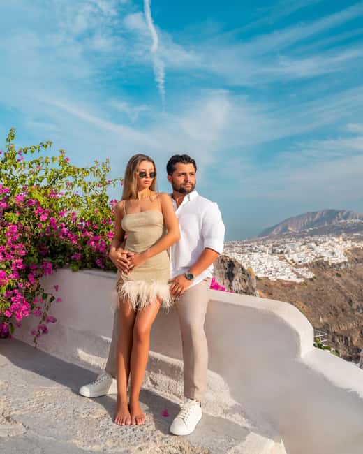 Santorini: 45-minute Photoshoot in Oia - Blue Domes Without the Line: Why This Shoot Works in Oia