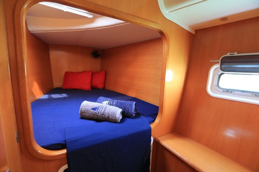 Santorini: 7-Hour Private Catamaran Cruise with Food & Drink - Sunset at Mésa Pigádia: why people pay for private time