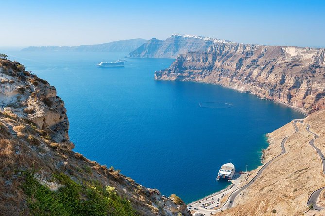 Santorini 8-Hour Private Tour with Hotel & Cruise Port Pickup - Oia’s Main Street: The Postcard Start (and Where to Spend It)