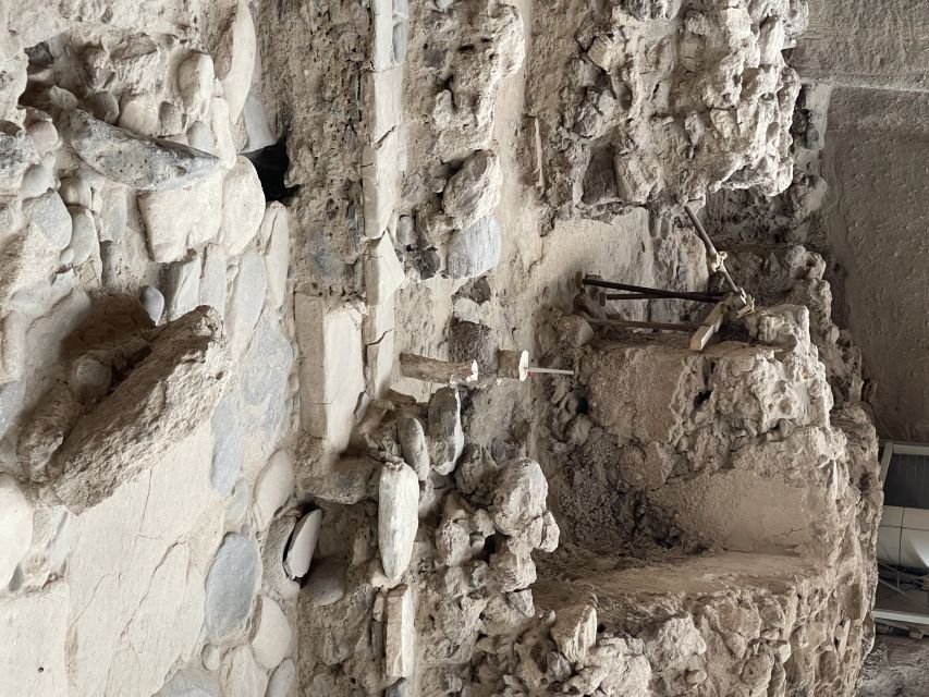 Santorini: Akrotiri Private Guided Tour with Hotel Pick-Up - Akrotiri’s buried streets are the main event