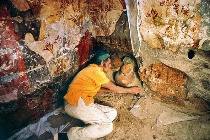 Santorini , Akrotiri tour by a licensed guide - The Frescoes and the Eruption Story Behind the Ash