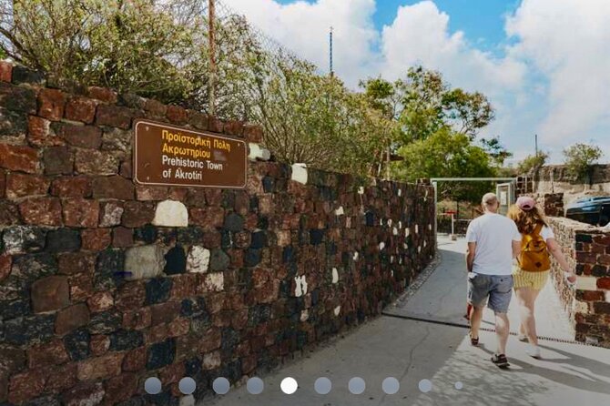 Santorini , Akrotiri tour by a licensed guide - Your 1-Hour-15-Minute Game Plan at the Ruins