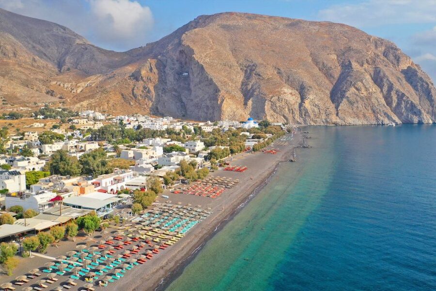 Santorini: Best Of Santorini Private Tour with a Local Guide - How the private format changes Santorini