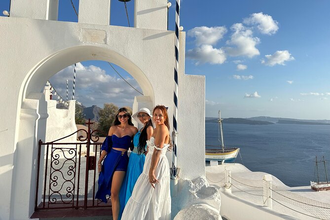 Santorini: Cable Car-Free & Stress-Free Private Island Tour - Getting picked up at the old port and starting up the island