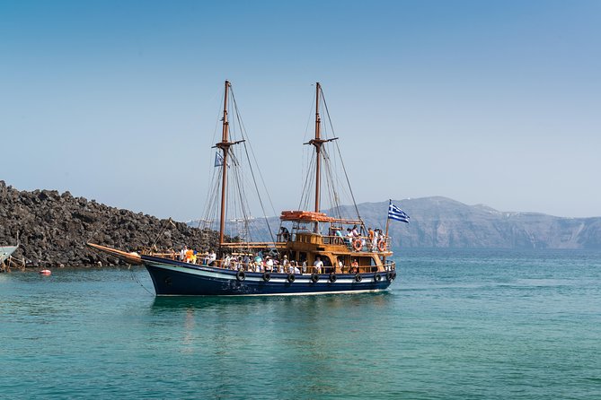 Santorini Caldera Cruise Tour (Volcano, Hot Springs, Thirassia) - On the boat: comfort, crowds, restrooms, and the audio reality