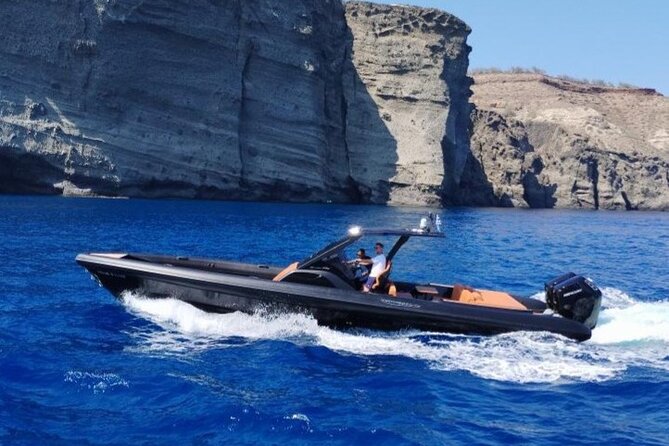 Santorini Caldera: Private Cruise with Speed Boat & Open Bar - Red Beach and Mesa Pigadia: 30 minutes to make the photos count