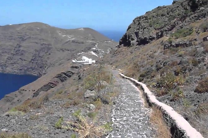 Santorini Caldera Walk Hiking Experience Fira-Oia - Fira to the rim: starting with the right mindset