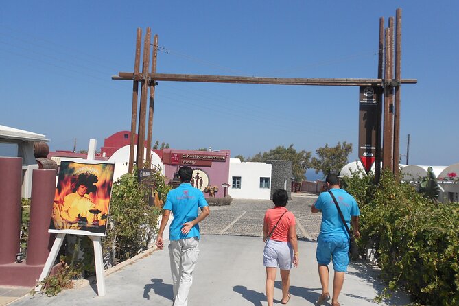 Santorini car tour with a local - Oia hour: viewpoints, traditional lanes, and shopping time