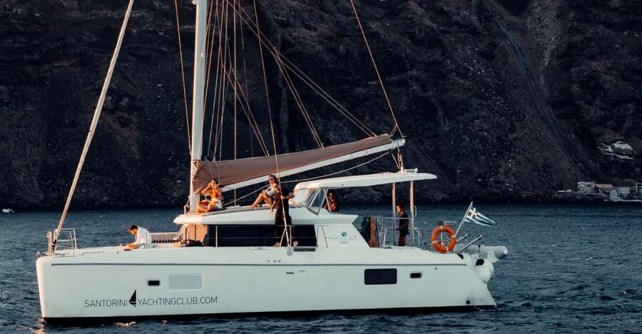 Santorini: Catamaran Caldera Cruise with Meal and Drinks - Day vs Sunset: Which One Fits Your Santorini Style?