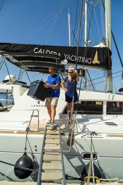 Santorini: Catamaran Cruise with Fresh Meal & Open Bar - The classic sail route: Red and White Beaches, then the Akrotiri lighthouse area