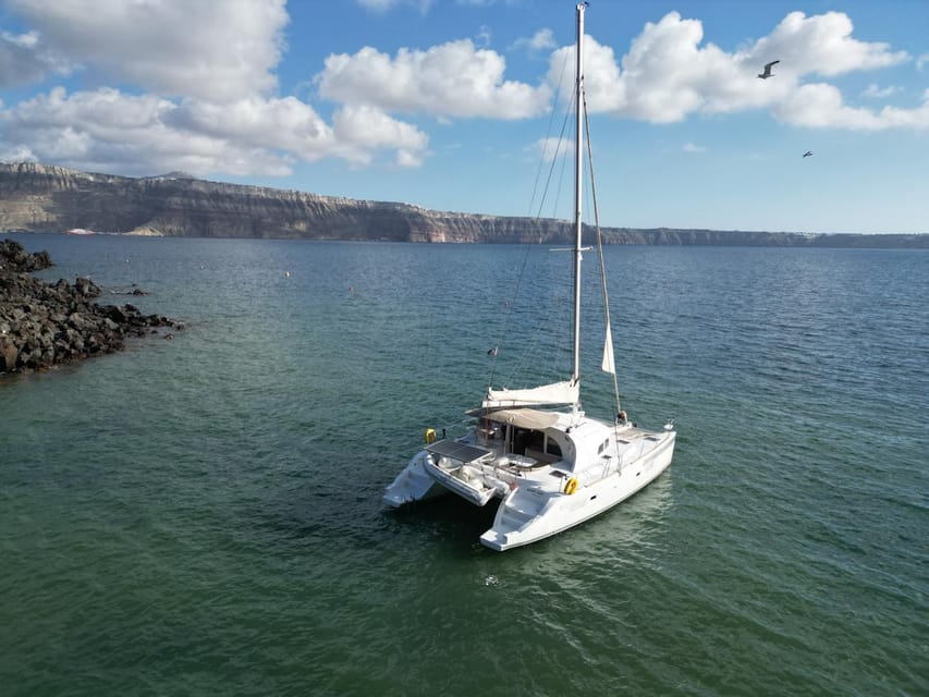 Santorini: Catamaran Cruise with Greek BBQ and Drinks - The BBQ lunch and open bar: it’s not just fuel, it’s part of the day