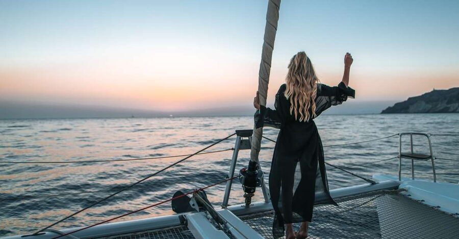 Santorini: Catamaran Cruise with Meal & Open Bar - Who this catamaran fits best