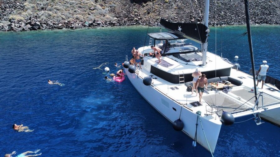 Santorini Catamaran Cruise with Swimming, Meal and Open Bar - A 5-hour catamaran loop that feels personal