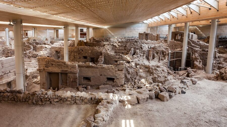 Santorini: Culture & Highlight Tour with Wine Tasting - Koutsogiannopoulos Wine Museum: tasting volcanic wines in a cave