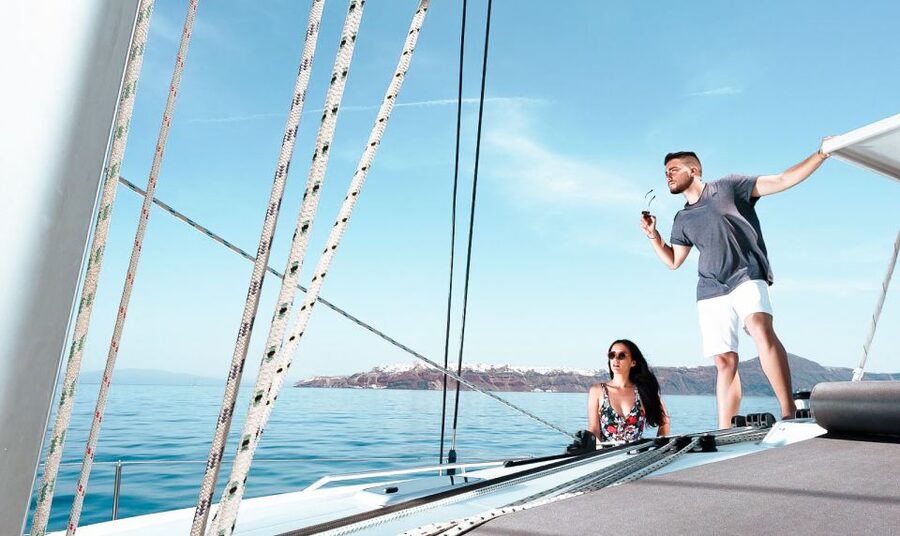 Santorini: Day Cruise with Meal & Open Bar - Sailing back to Vlychada: the relaxed ending with real photo time