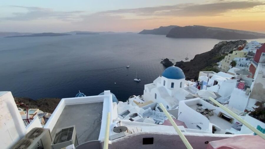 Santorini : Discover with Locals - Private Shore Excursion - From the port to Fira: why the cable car start matters