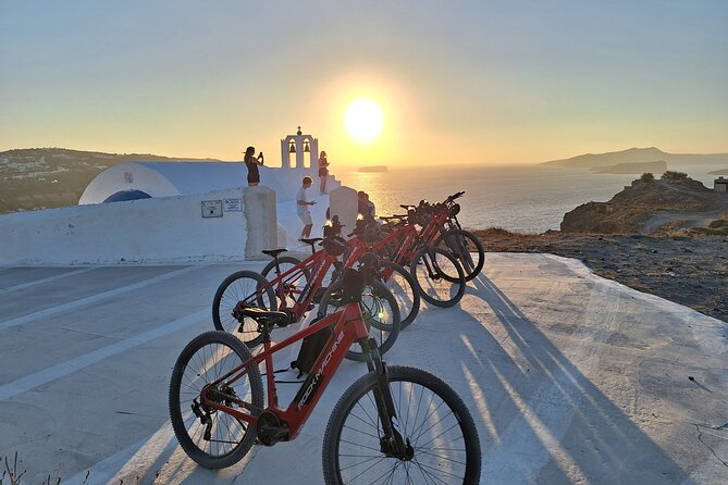 Santorini e-bike sunset tour experience - A 4:00 pm sunset plan with a museum warm-up