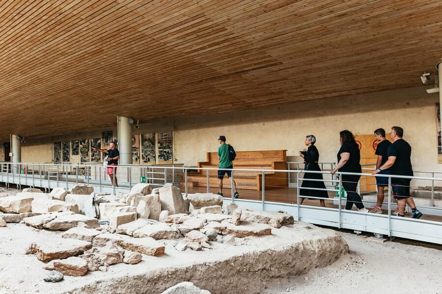 Santorini: Experience Akrotiri with a Licensed Tour Guide - Kitchens and toilet facilities: the domestic life portion that sticks