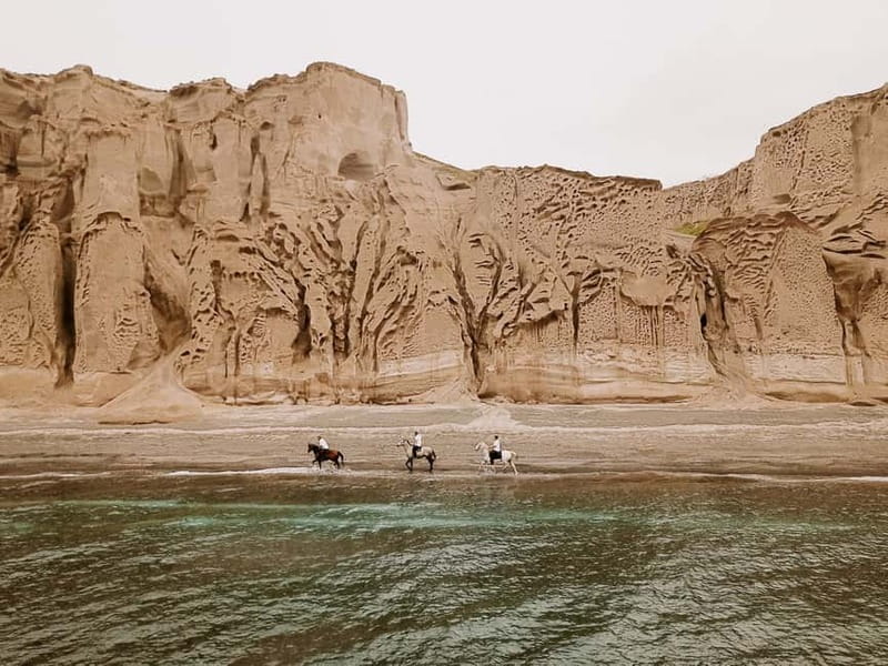 Santorini: Extreme Horse Safari with Beach Gallop - Horses, Gear, and the Western Saddle Fit Check
