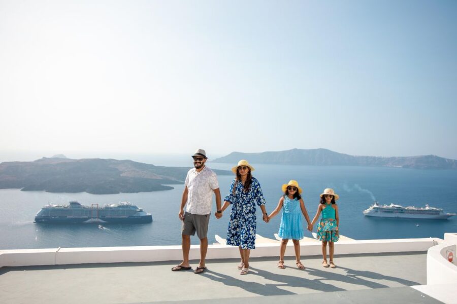 Santorini Family Photoshoot (Oia Village) - Key things to know before you book