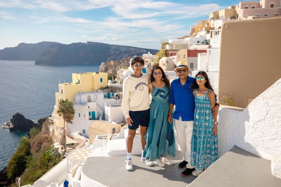 Santorini Family Photoshoot (Oia Village) - The 1-Hour Shoot Flow: Meeting Point to Final Frames