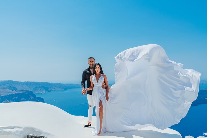 Santorini flying dress photo - The shooting: posing help + motion that looks natural