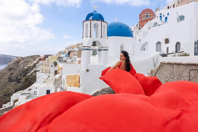 Santorini Flying Dress Photoshoot with a Pro Photographer - Key highlights at a glance