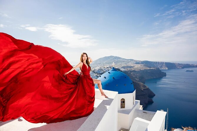 Santorini Flying Dress Private Luxury Tour Experience & Pick up - How the flying dress actually works (and why the assistant matters)