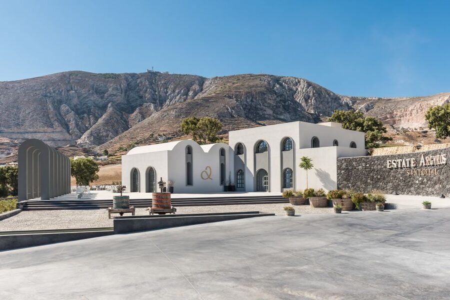 Santorini: Guided Wineries Private Tour with Wine Tastings - The tasting math: 12 wines plus snacks, without feeling rushed