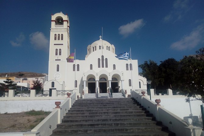 Santorini Highlights and Venetian Castles Small-Group Day Tour - Wine tasting at Artemis Karamolegos: relaxed, included, and old-cellar style