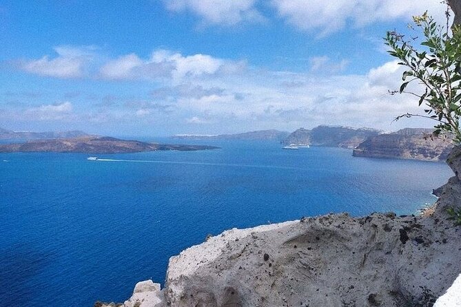 Santorini Highlights Tour 5 Hour - Stop 1: Firostefani Blue Dome Views (15 Minutes)