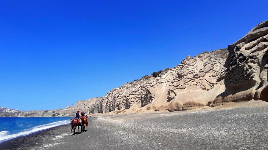 Santorini: Horseback Riding Tour on the Beach - What to wear (and what not to): the rules that can trip you up