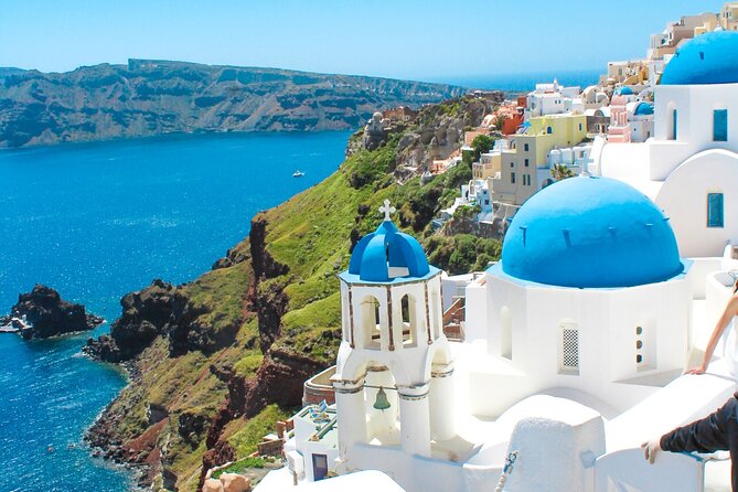 Santorini Instagram and TikTok Photo Spots Private Tour - Entering Oia With 2 Hours for Caldera Views and Real Wandering