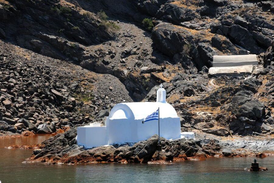 Santorini Island Bus Tour and Caldera Sunset Cruise - Athinios to Nea Kameni: The Volcano Crater Hike Reality Check