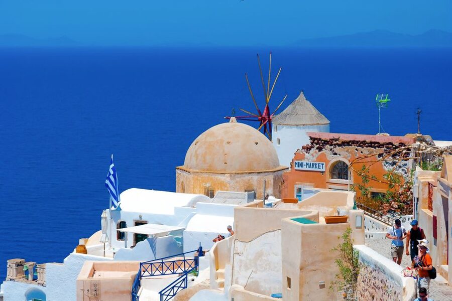 Santorini Island Bus Tour and Caldera Sunset Cruise - Ammoudi Steps to Ia Sunset: The Big Payoff, Up Close