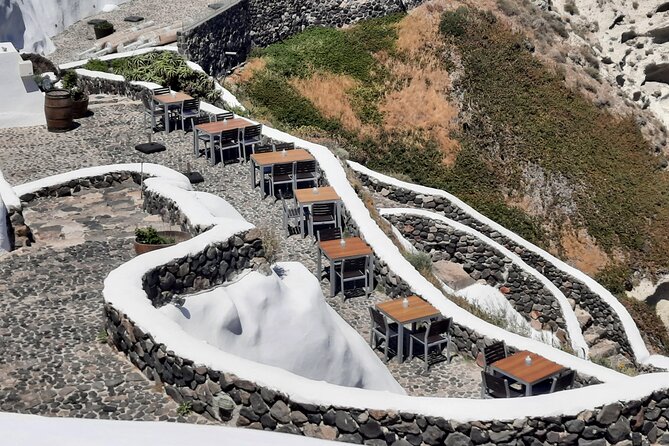Santorini like a local: Discover local flavors by exploring the island! - The flexible 5-hour private format: how guides make it feel less touristy