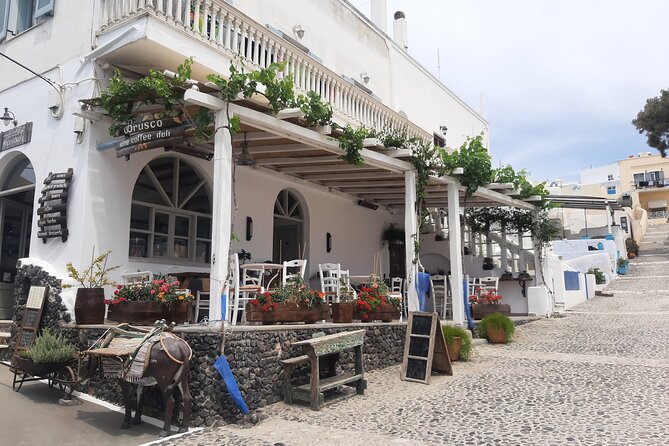 Santorini like a local: Discover local flavors by exploring the island! - Tips to make it taste like a local day