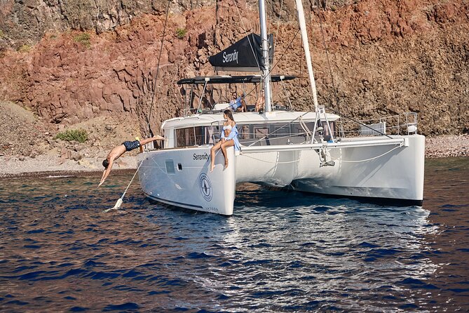 Santorini: Luxury Catamaran Cruise with Fresh Fish BBQ & Drinks - Greek BBQ and Drinks: The Part That Really Drives the Reviews