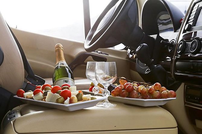 Santorini Luxury private tour for small groups - Oia for 90 minutes: the best use of limited time