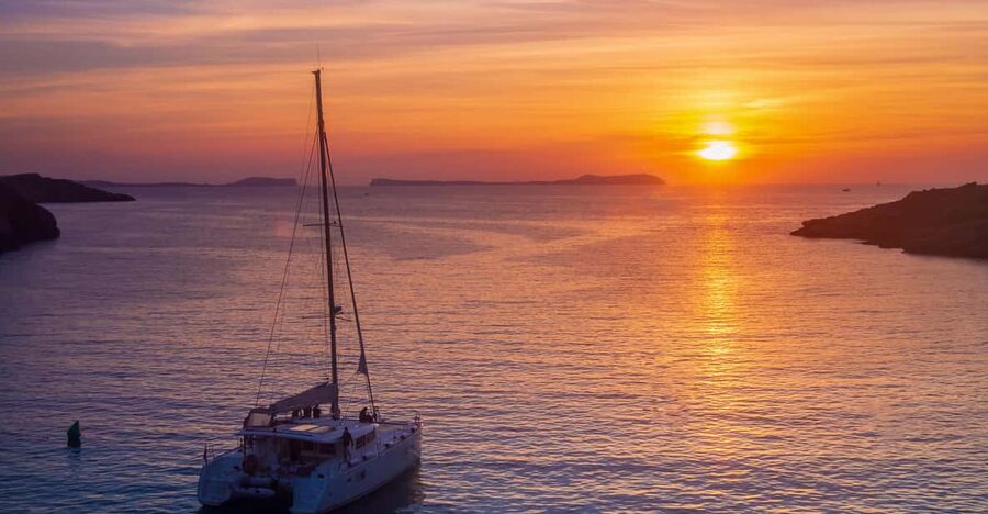 Santorini: Luxury Sunset Cruise with Dinner, BBQ, and Drinks - Key things that make this cruise worth your attention