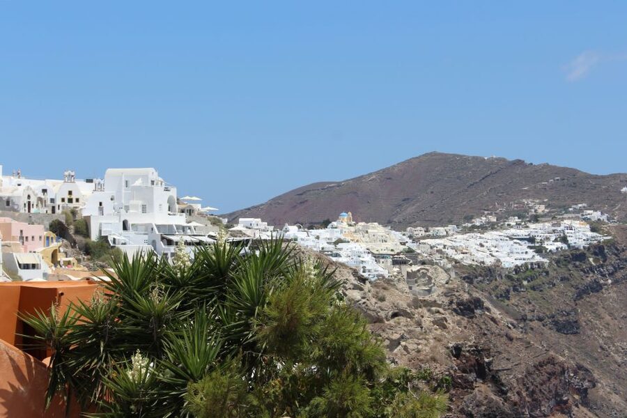Santorini: Mesa Gonia, Pyrgos and Oia Tour - Timing, transport, and why the itinerary flows