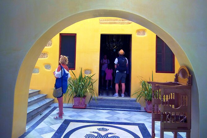 Santorini Must-See Highlights: Private Shore Tour - Sunset option: watching Oia turn gold