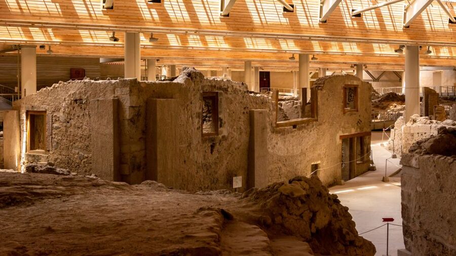 Santorini: Mythical Day Trip to Akrotiri with Volcano Cruise - Lost Atlantis Museum and the 9D Earthquake Feeling