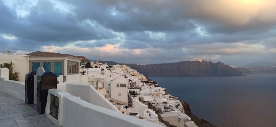 Santorini: Oia Cultural Highlights Sunset Walking Tour - Oia’s Narrow Streets, Captains’ Houses, and the “Get Your Bearings Fast” Moment