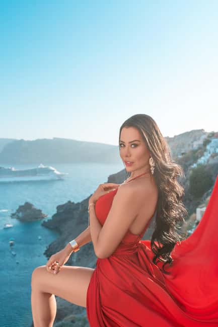 Santorini: Oia Flying Dress Photoshoot by SokoLOVE - Practical tips that make the photos better