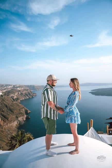 Santorini: Oia Private Couple Photoshoot with 35 Photos - What You Get After the Shoot: 35 Edited Photos in Your Inbox
